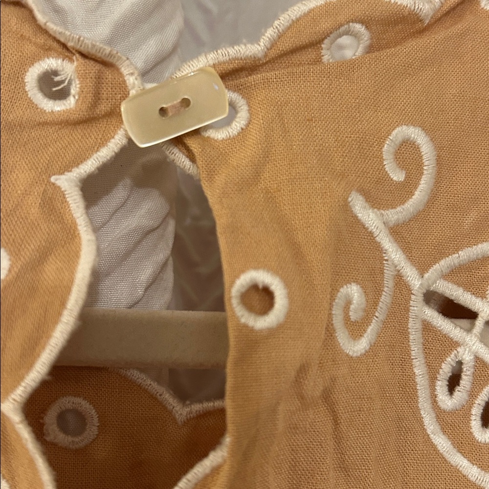 FARM Rio Tan Embroidered Scallop Crop Tank with White Cutwork - Picture 5 of 6